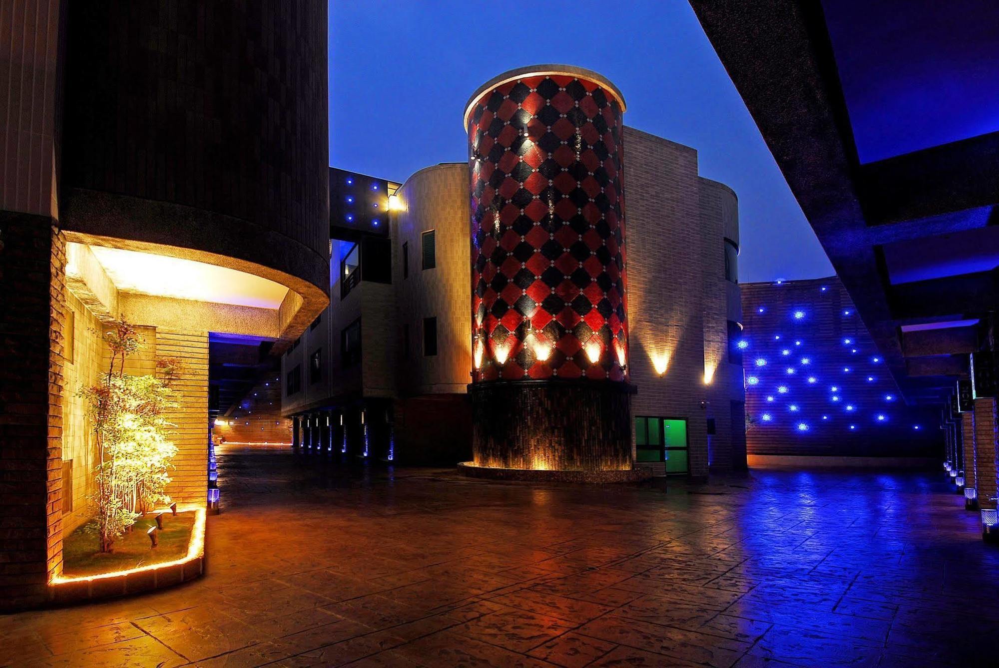 All-Ur Boutique Motel -Chia Yi Branch Ťia-i Exteriér fotografie